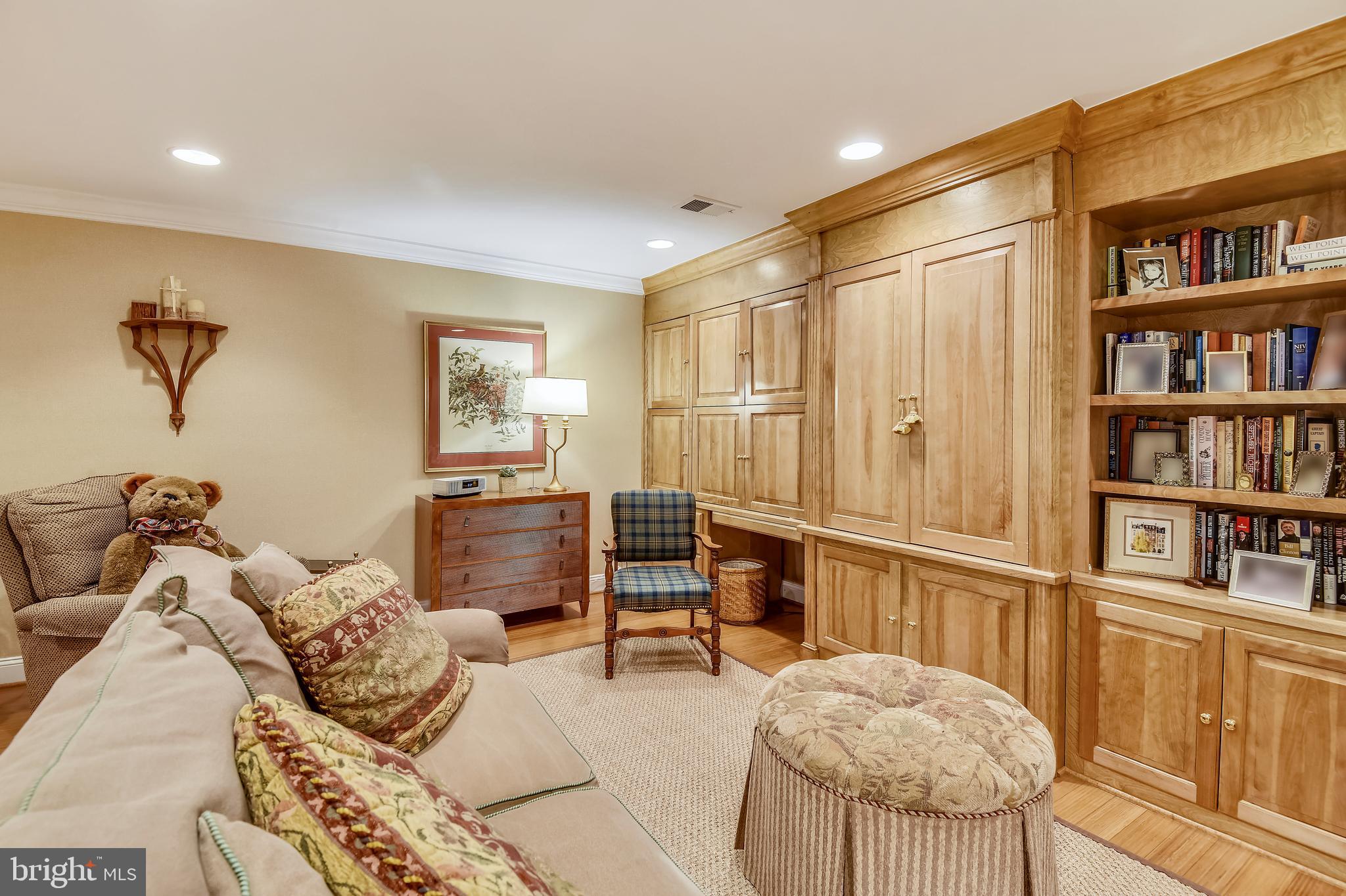 RIVERGATE - Residential