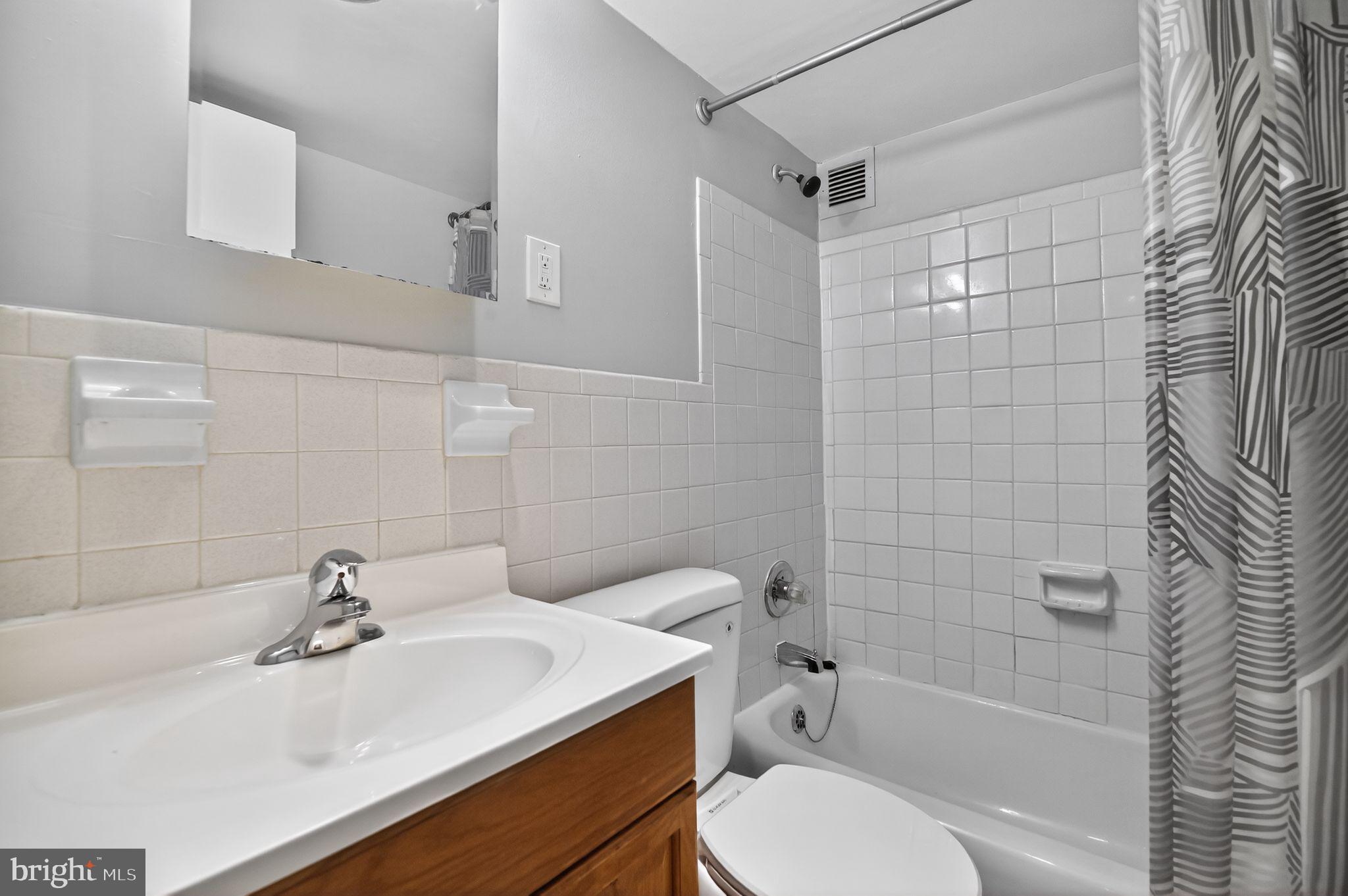 PORT ROYAL CONDOMINIUM - Residential