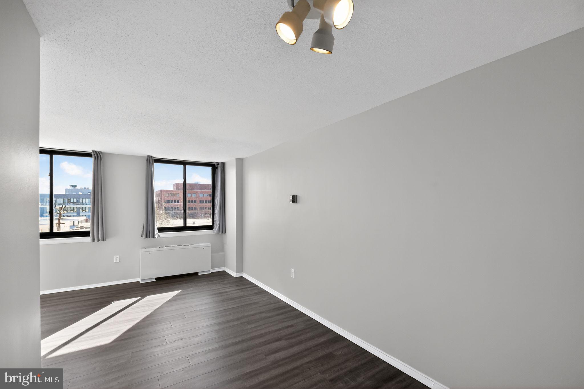 PORT ROYAL CONDOMINIUM - Residential