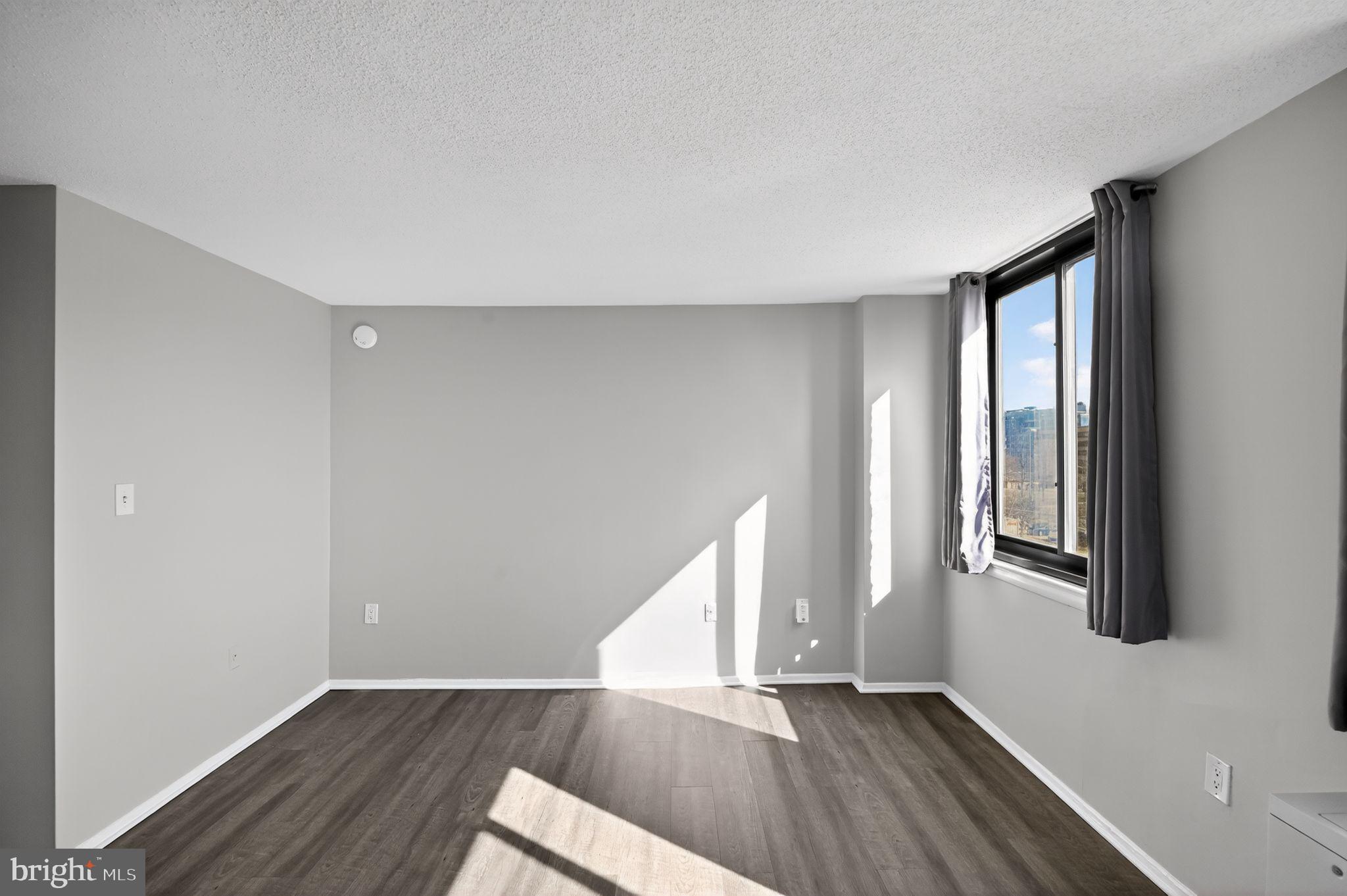 PORT ROYAL CONDOMINIUM - Residential