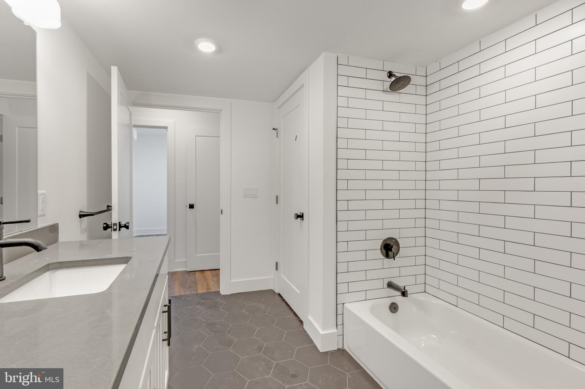 ROXBOROUGH - Residential Lease