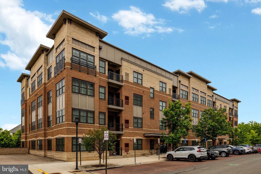 Photo of 2907 Bleeker Street #3-206, FAIRFAX, VA 22031 (MLS # VAFX2309358)