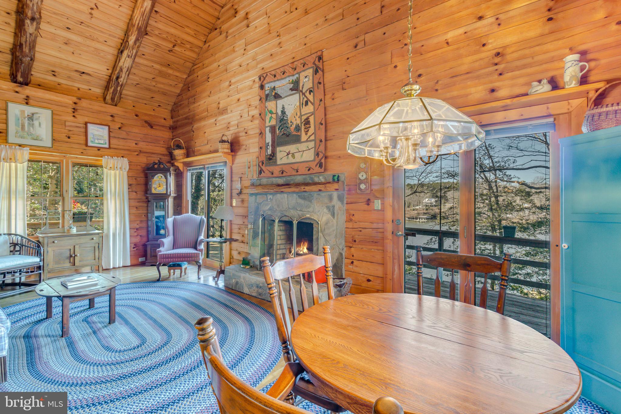370 WESTVIEW LANE
