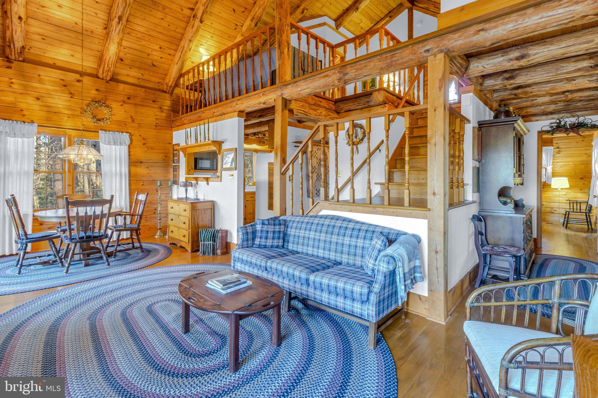 370 WESTVIEW LANE
