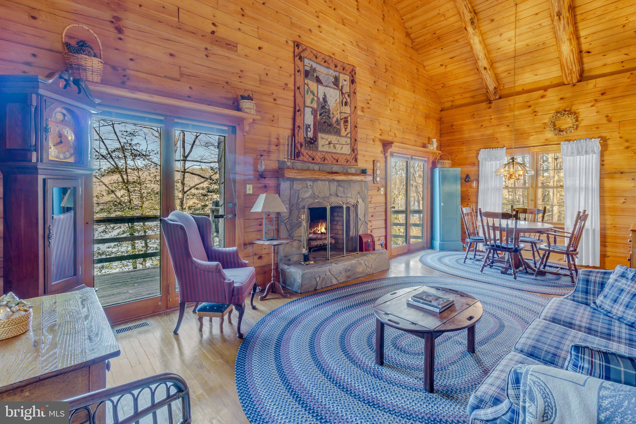 370 WESTVIEW LANE