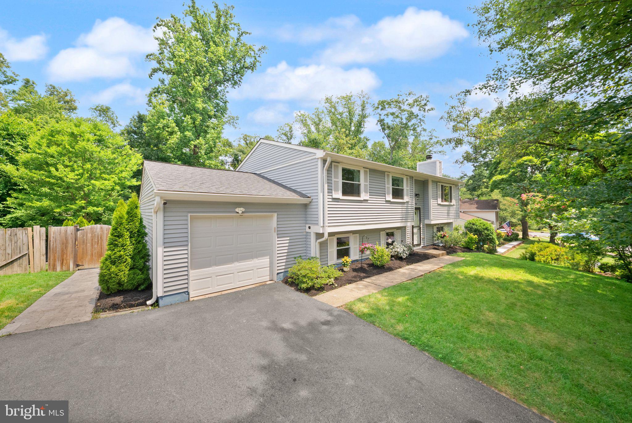 7907 CLIFF ROCK COURT