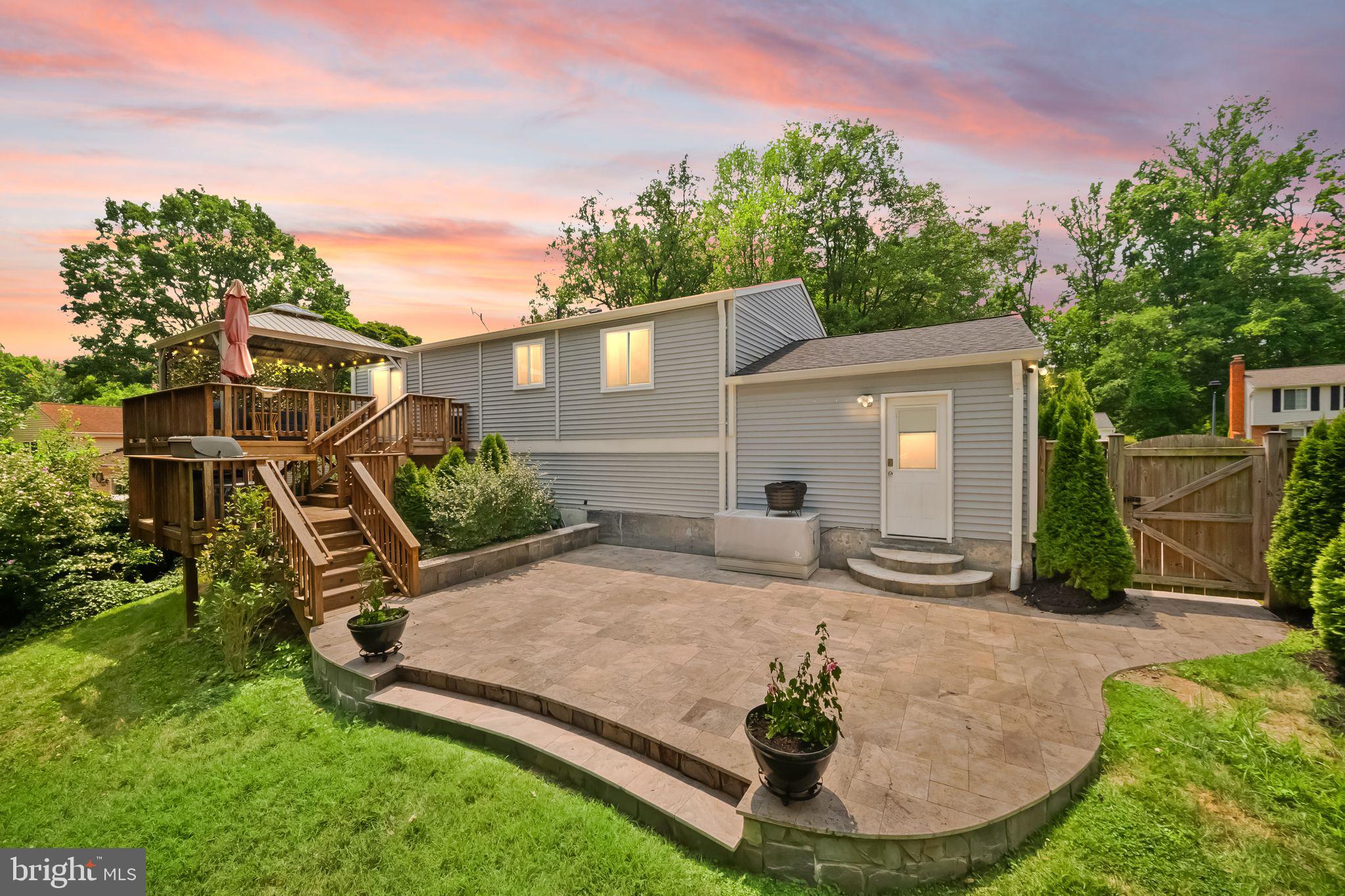 7907 CLIFF ROCK COURT
