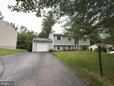 Photo of 7907 Cliff Rock Court, SPRINGFIELD, VA 22153 (MLS # VAFX2327316)