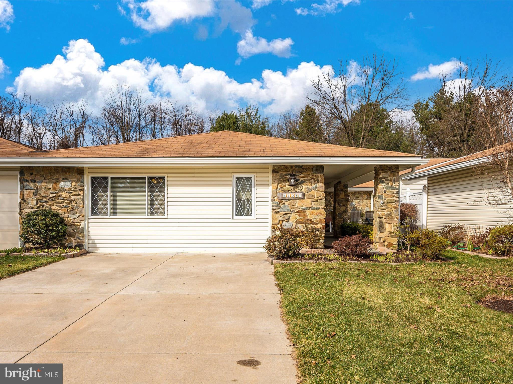 LEISURE WORLD - Residential