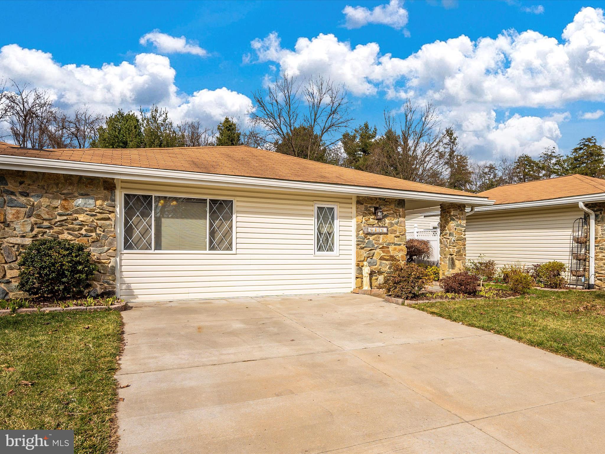 LEISURE WORLD - Residential