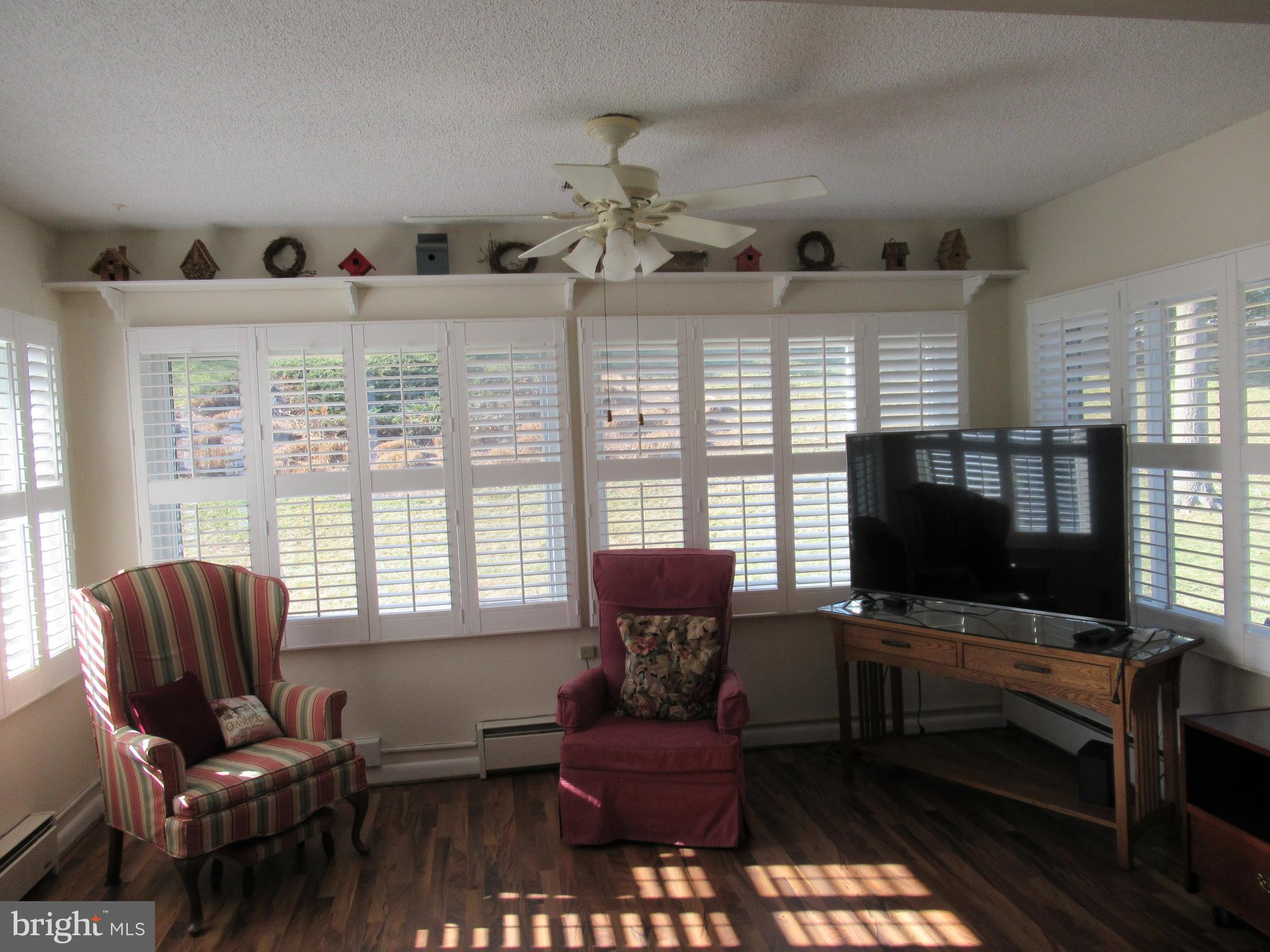 LEISURE WORLD - Residential