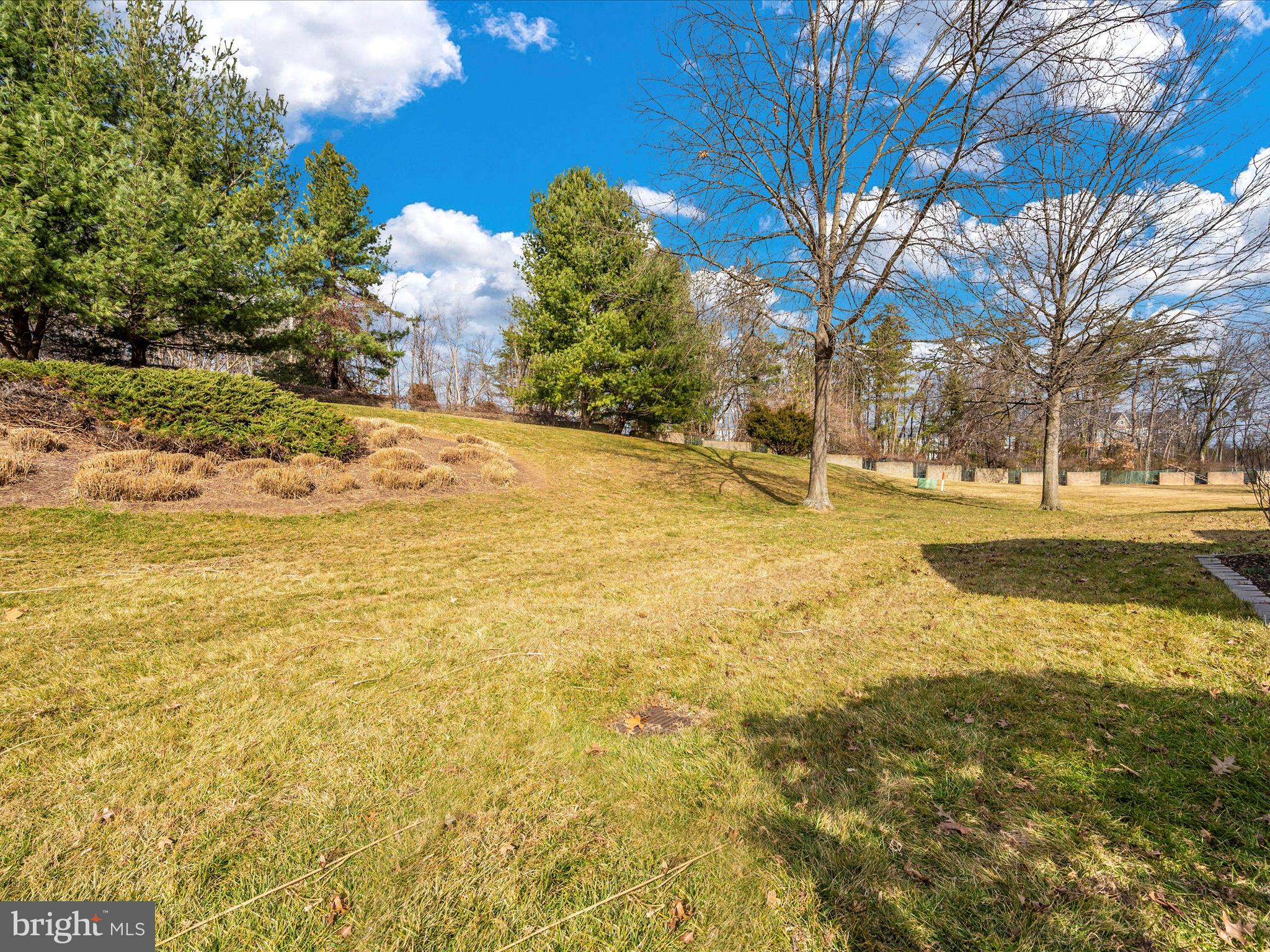 LEISURE WORLD - Residential