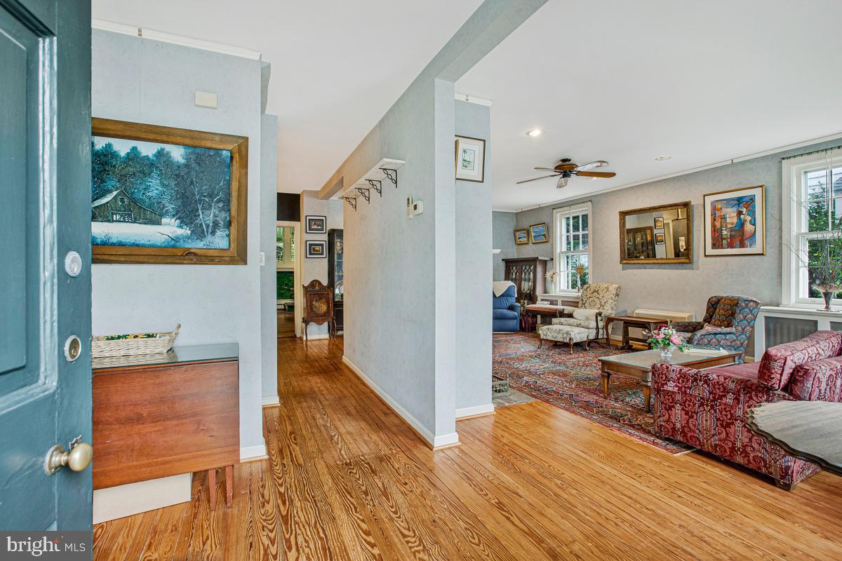 2422 PICKWICK ROAD