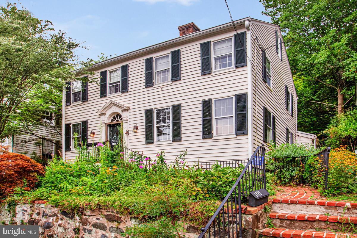 2422 PICKWICK ROAD