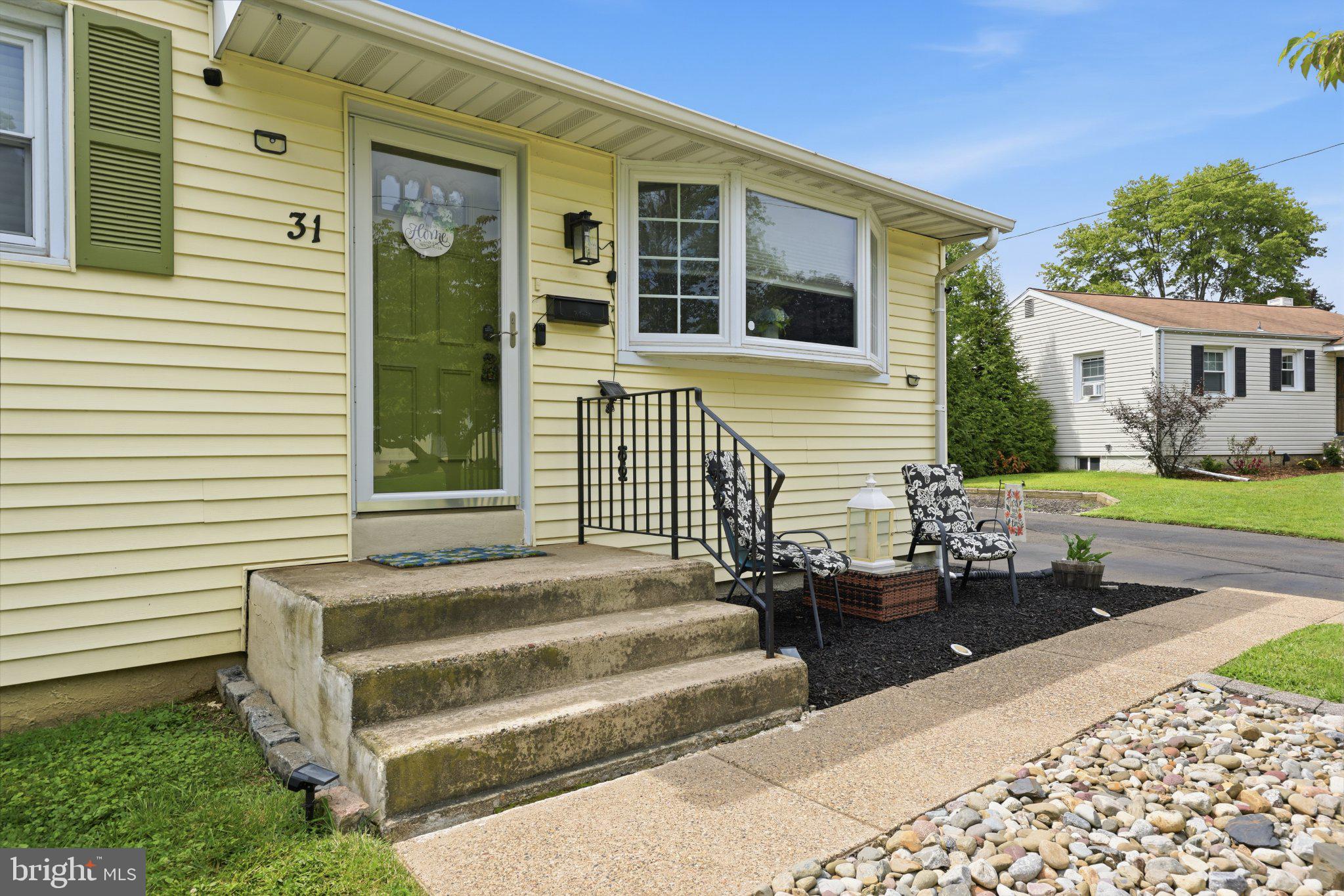 31 MAPLEVIEW DRIVE