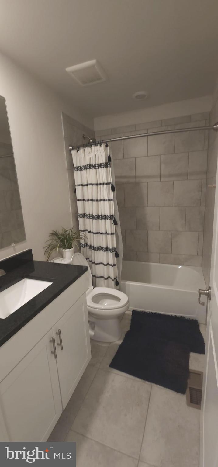 TANYARD SHORES - Residential Lease