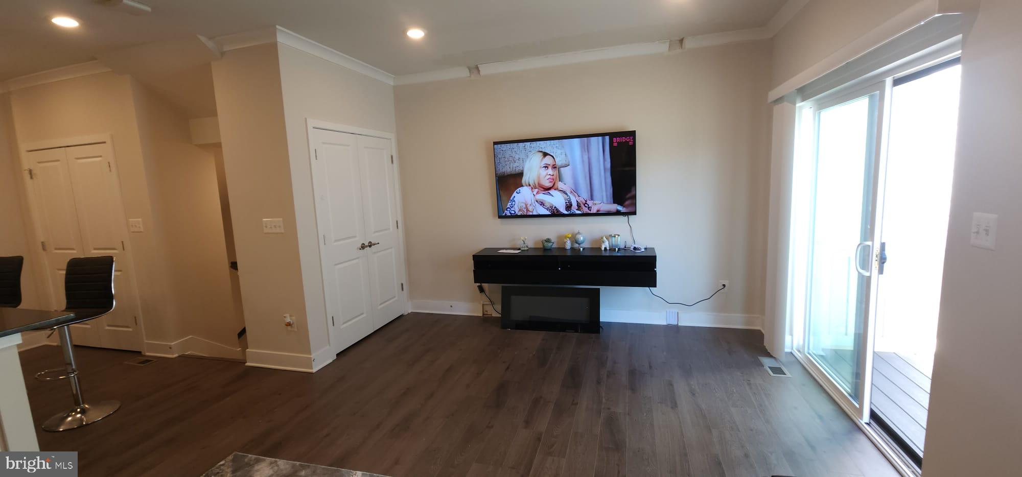 TANYARD SHORES - Residential Lease