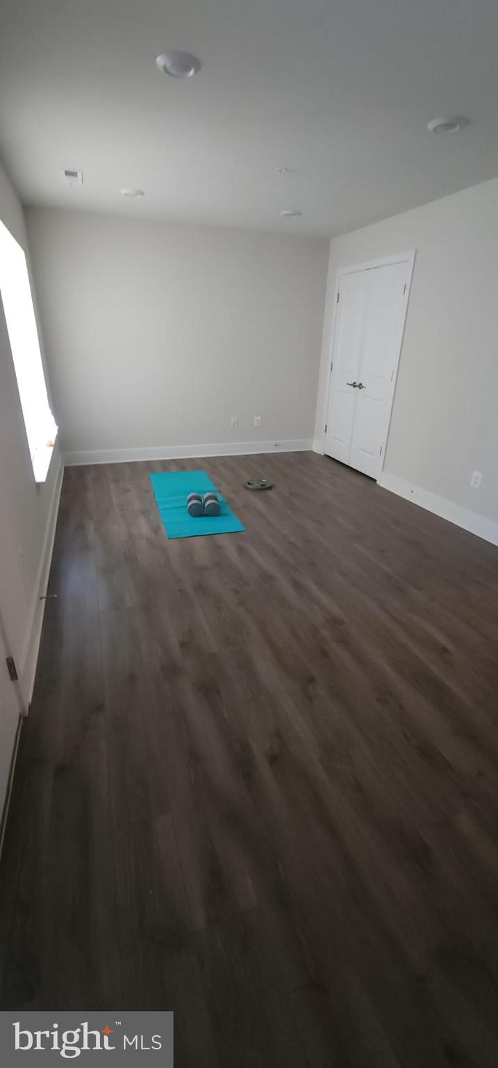 TANYARD SHORES - Residential Lease