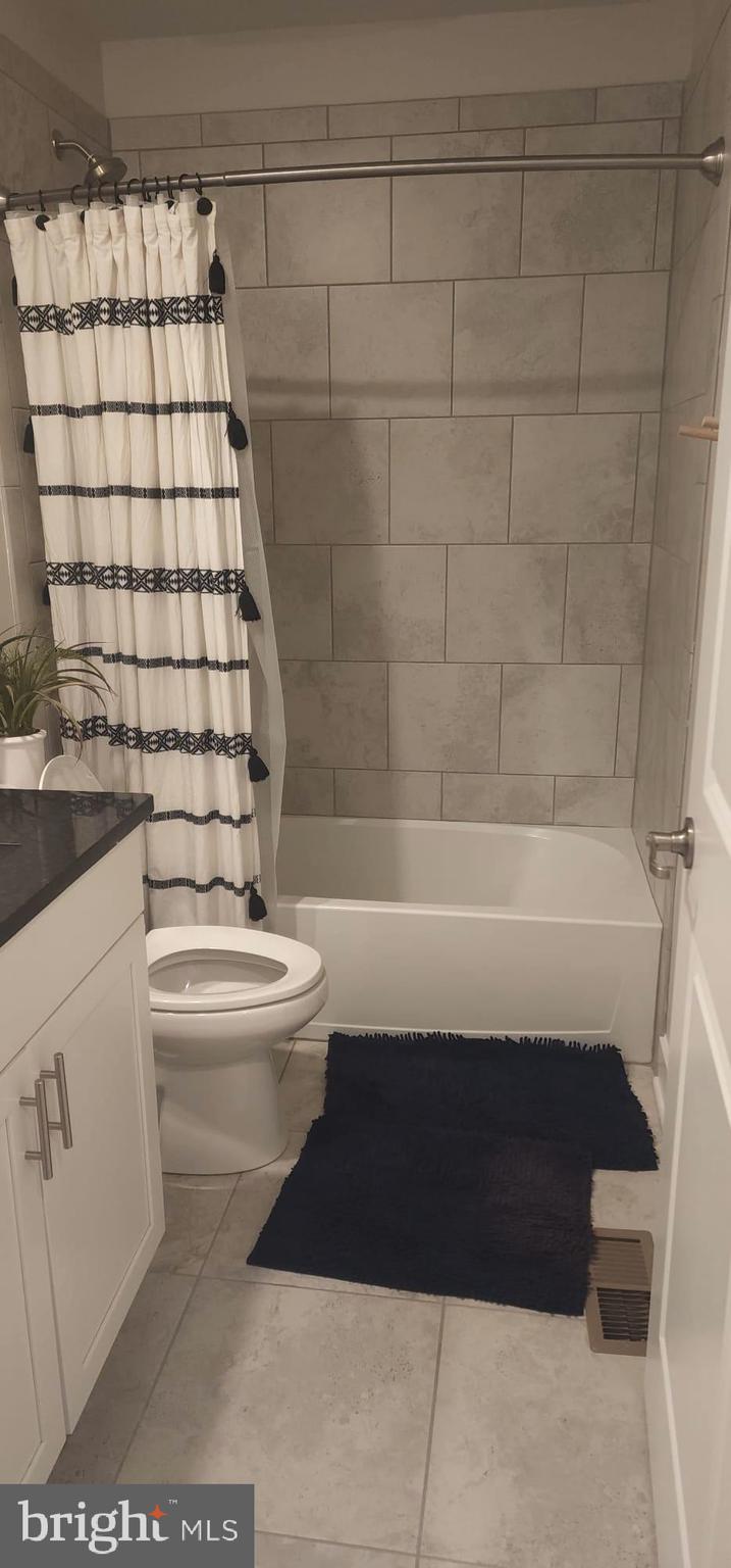 TANYARD SHORES - Residential Lease