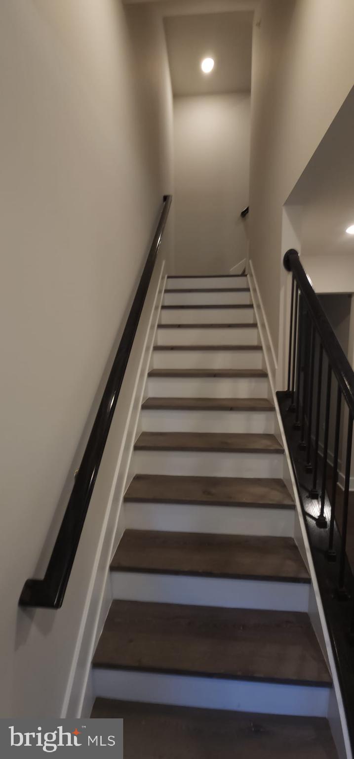 TANYARD SHORES - Residential Lease