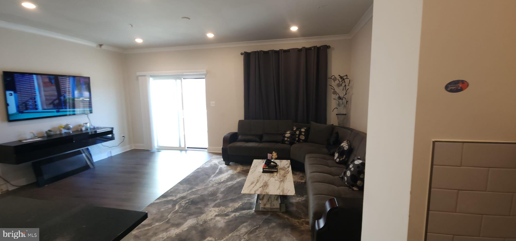 TANYARD SHORES - Residential Lease