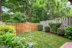 LONDON TOWNE - Residential Lease