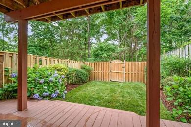 LONDON TOWNE - Residential Lease