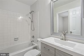 LONDON TOWNE - Residential Lease