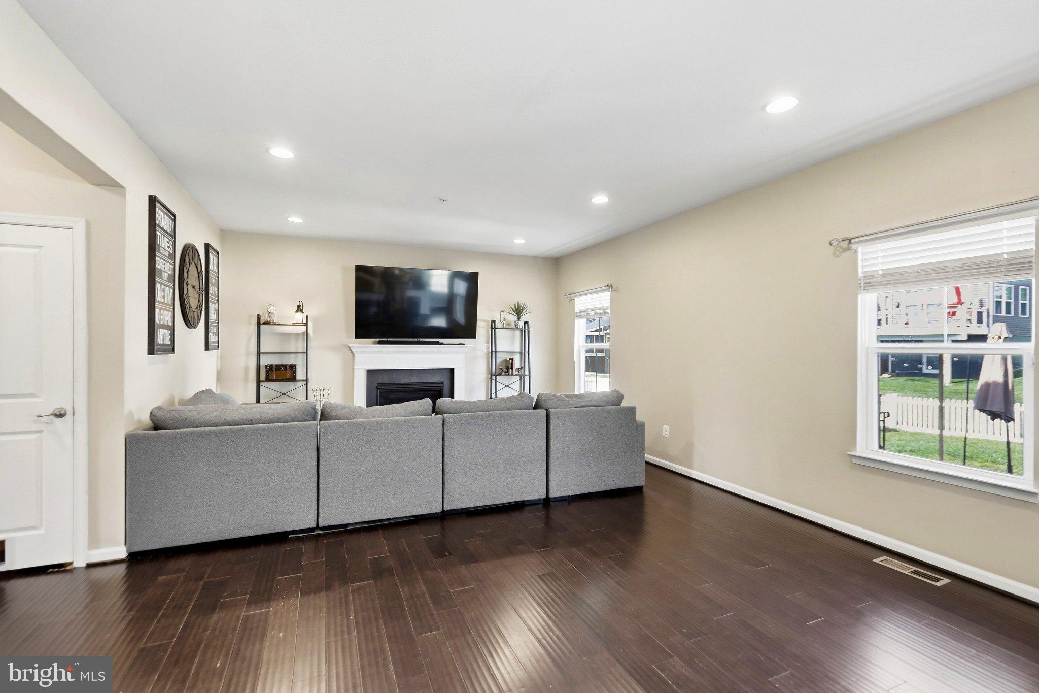 1221 LONG FARM