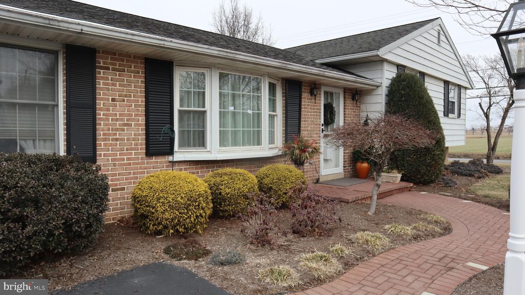 Photo of 321 Bareview Drive, LEOLA, PA 17540 (MLS # PALA2069366)