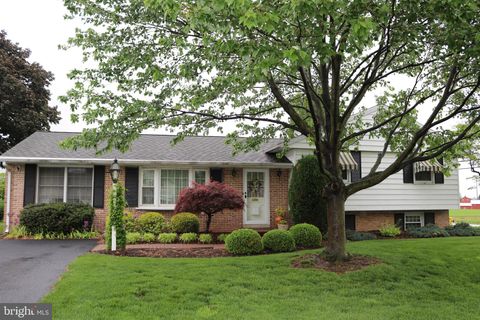Photo of 321 Bareview Drive, LEOLA, PA 17540 (MLS # PALA2069366)