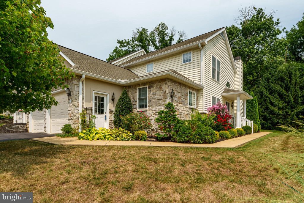 Photo of 19 Red Leaf Lane, LANCASTER, PA 17602 (MLS # PALA2054314)