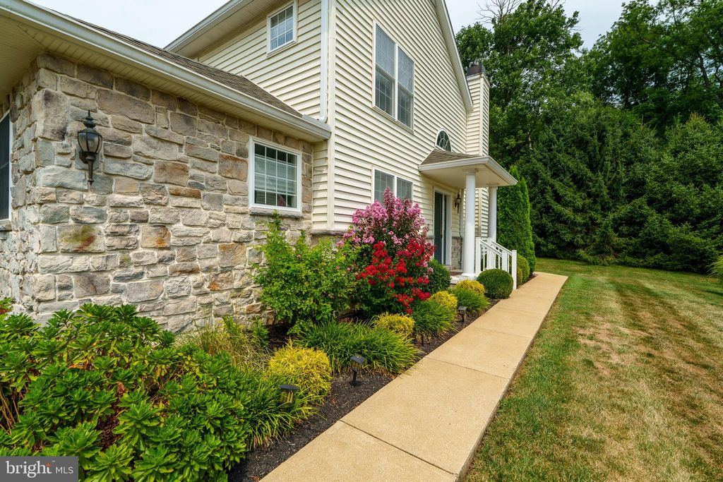 Photo of 19 Red Leaf Lane, LANCASTER, PA 17602 (MLS # PALA2054314)