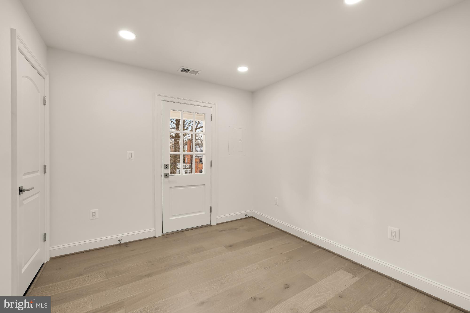 SPRING VALLEY - Residential