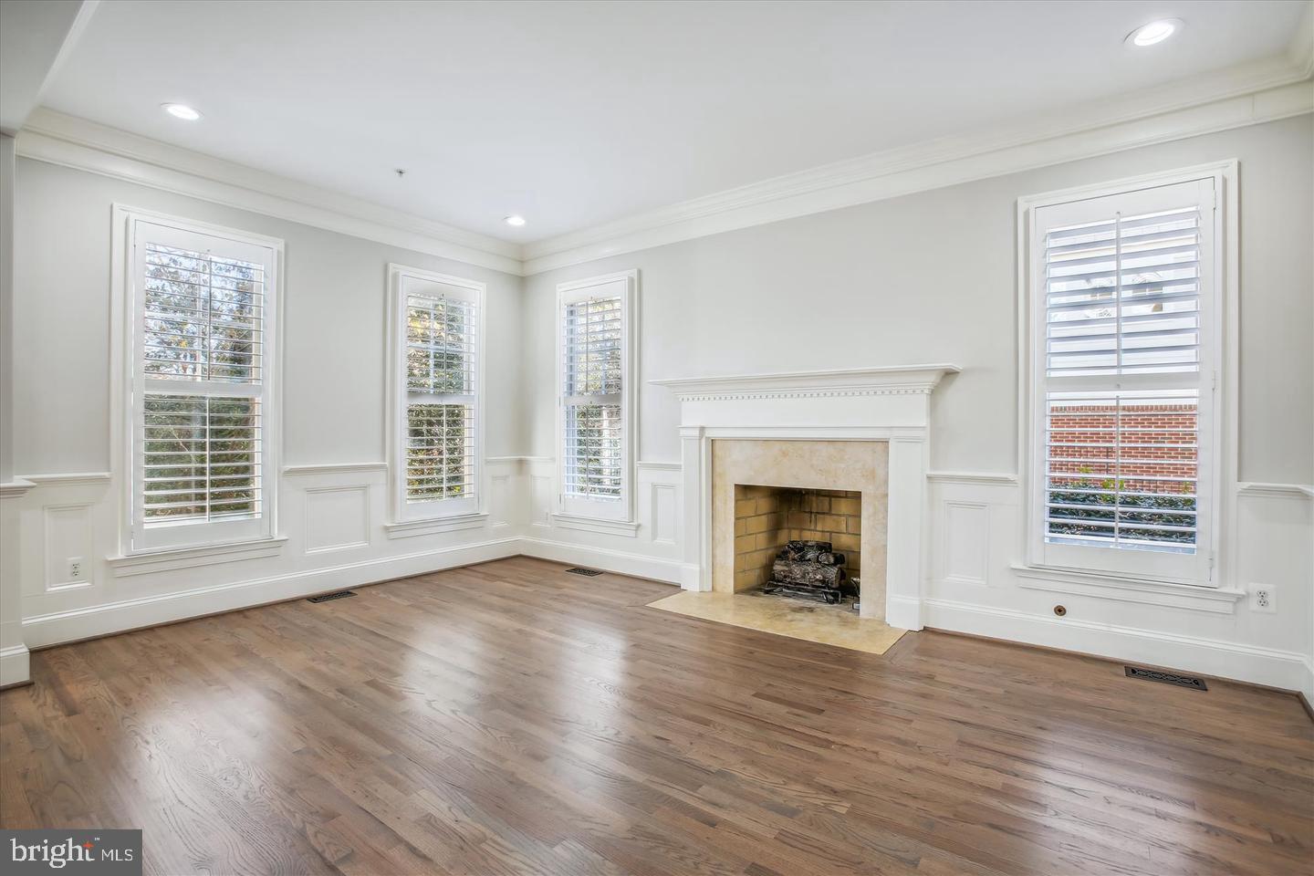 LYON HILL - Residential