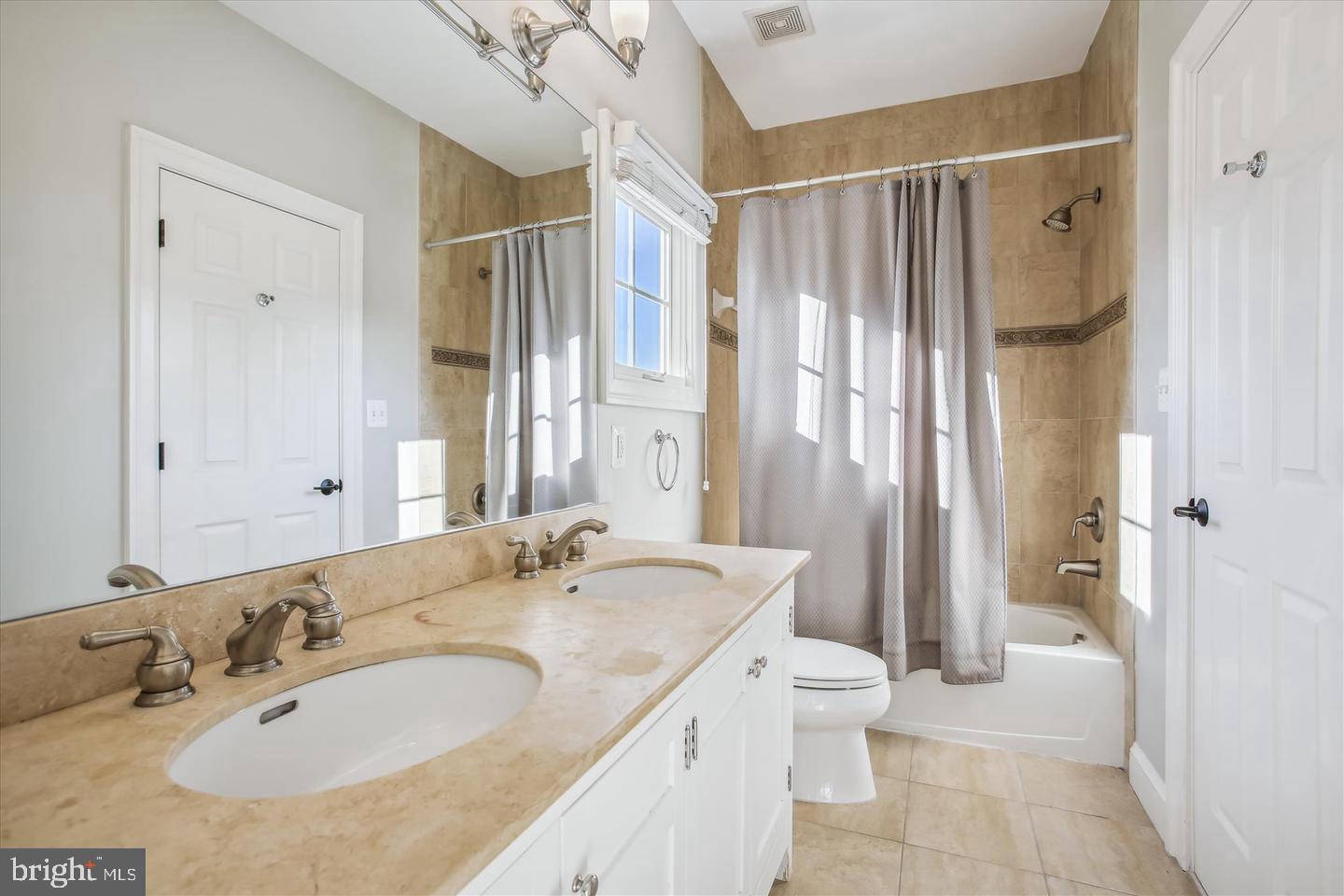 LYON HILL - Residential