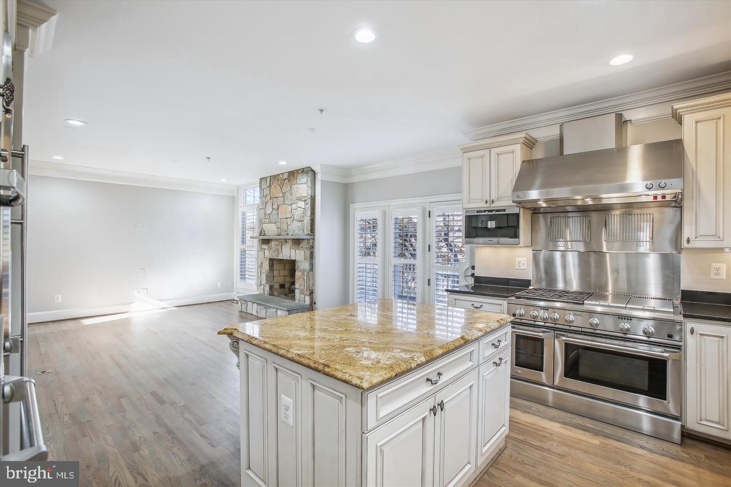 LYON HILL - Residential