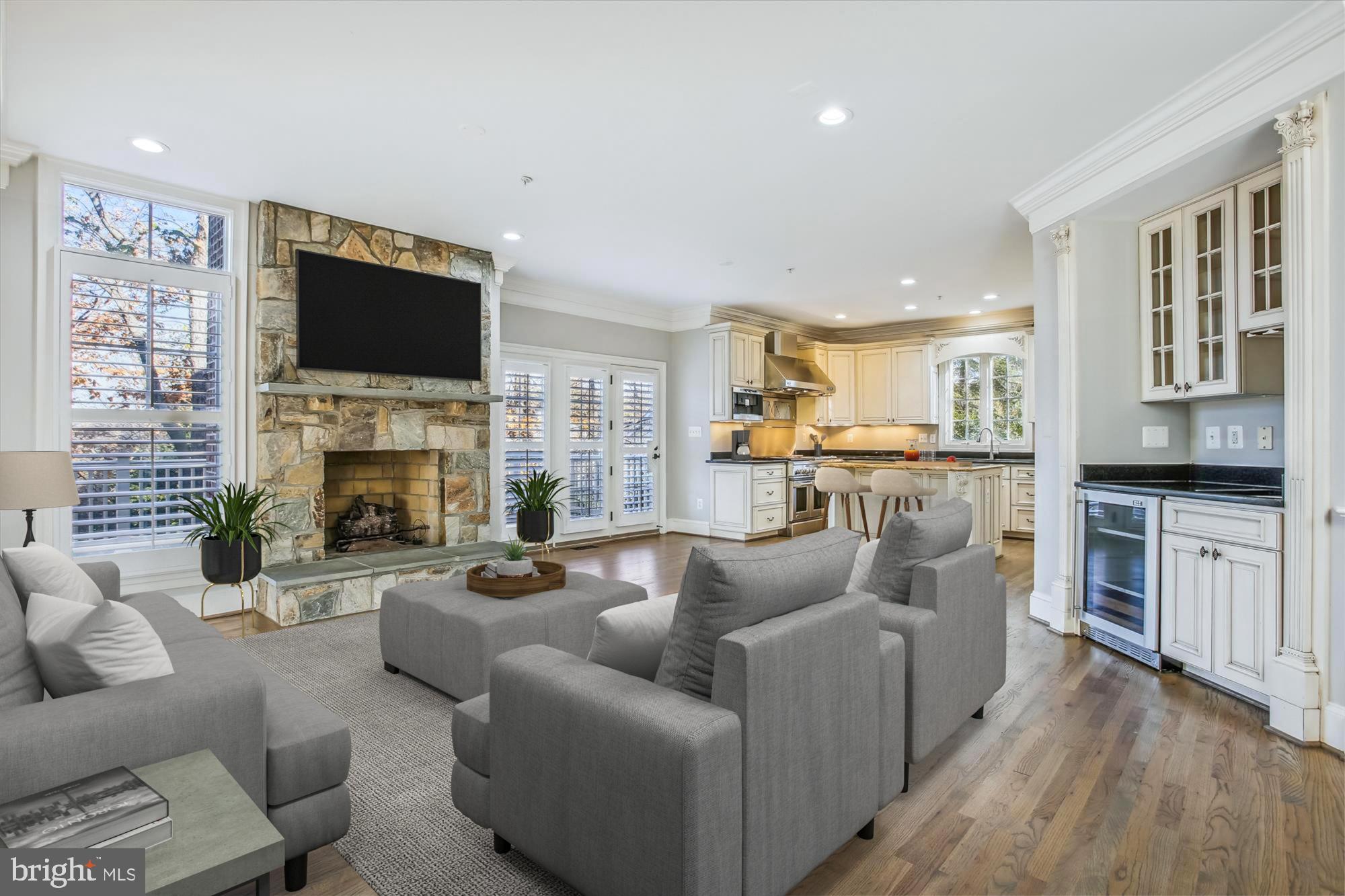 LYON HILL - Residential