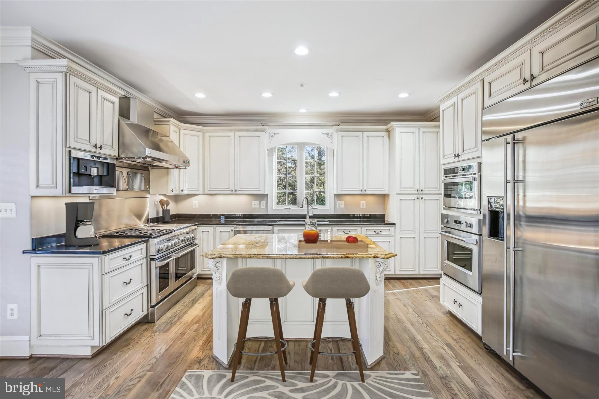 LYON HILL - Residential