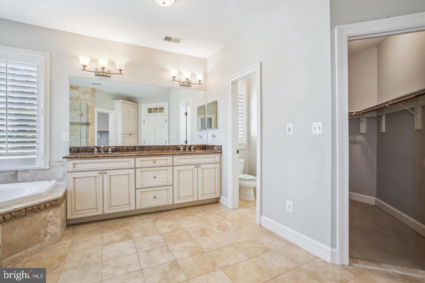 LYON HILL - Residential