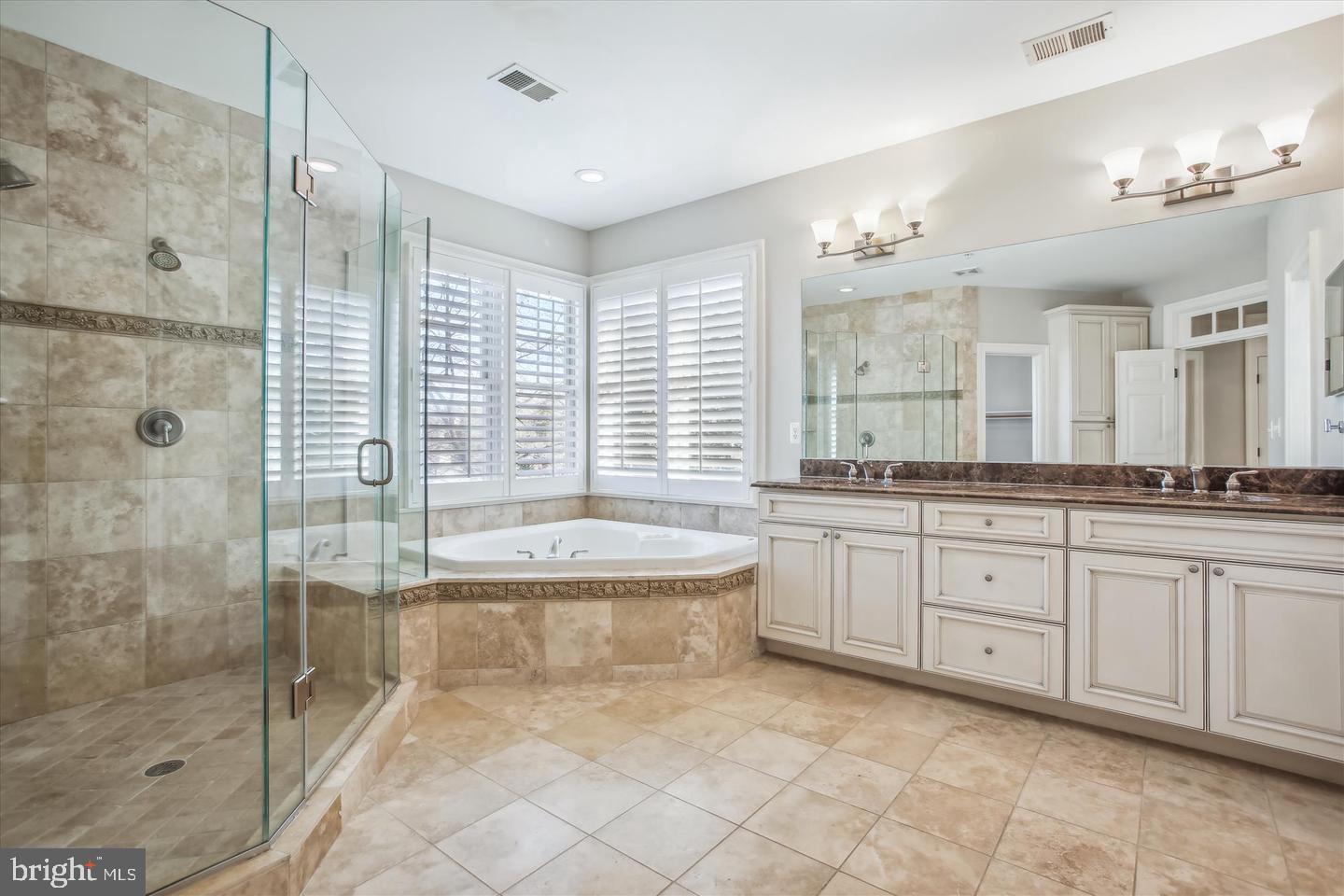 LYON HILL - Residential