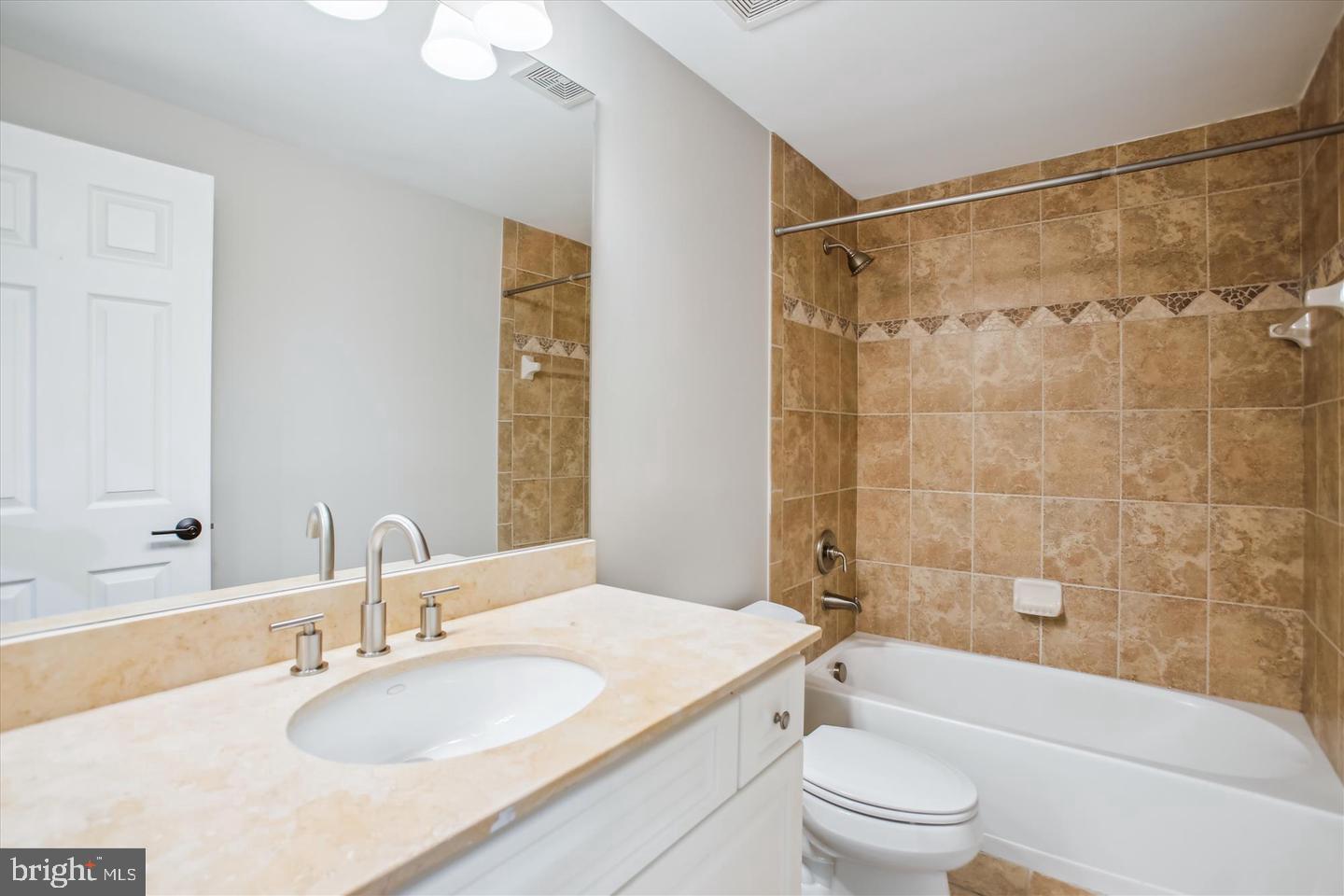 LYON HILL - Residential