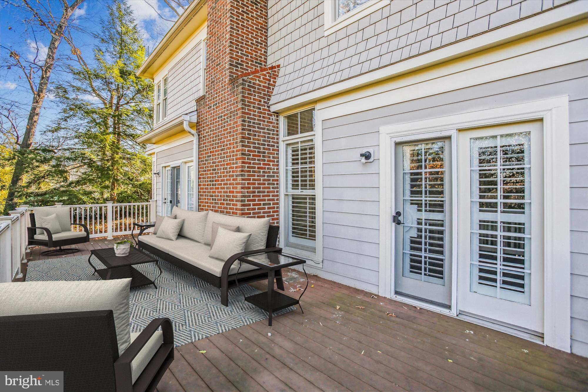 LYON HILL - Residential