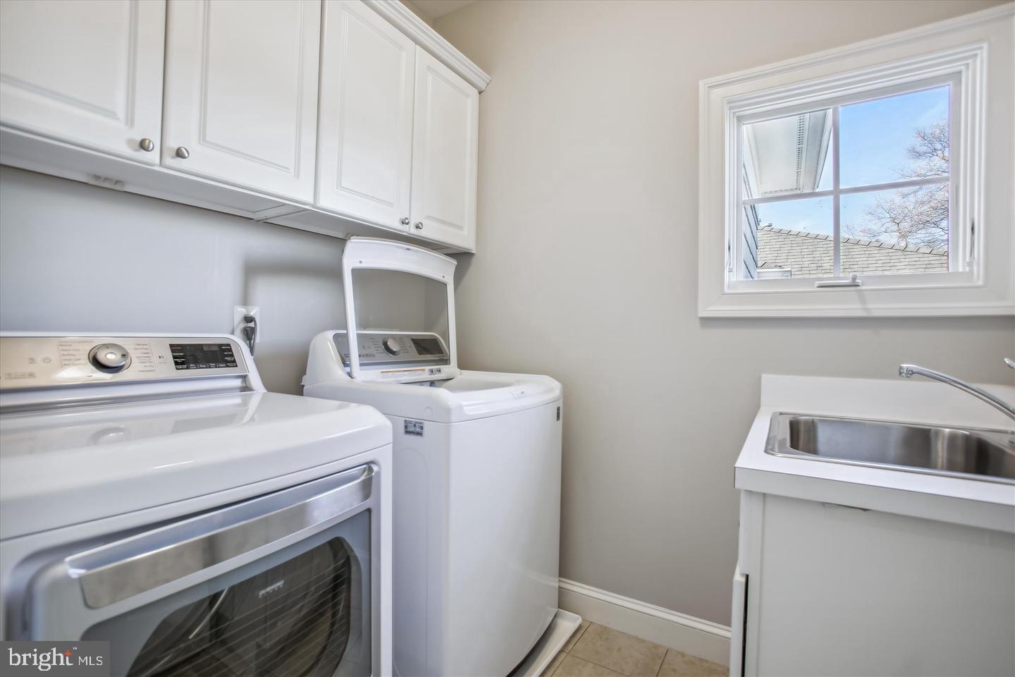 LYON HILL - Residential