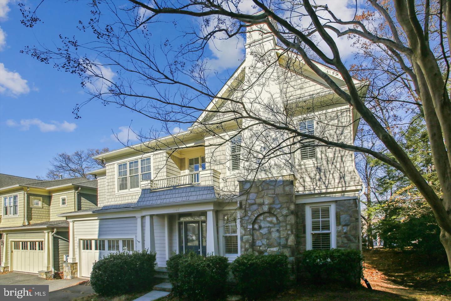 LYON HILL - Residential