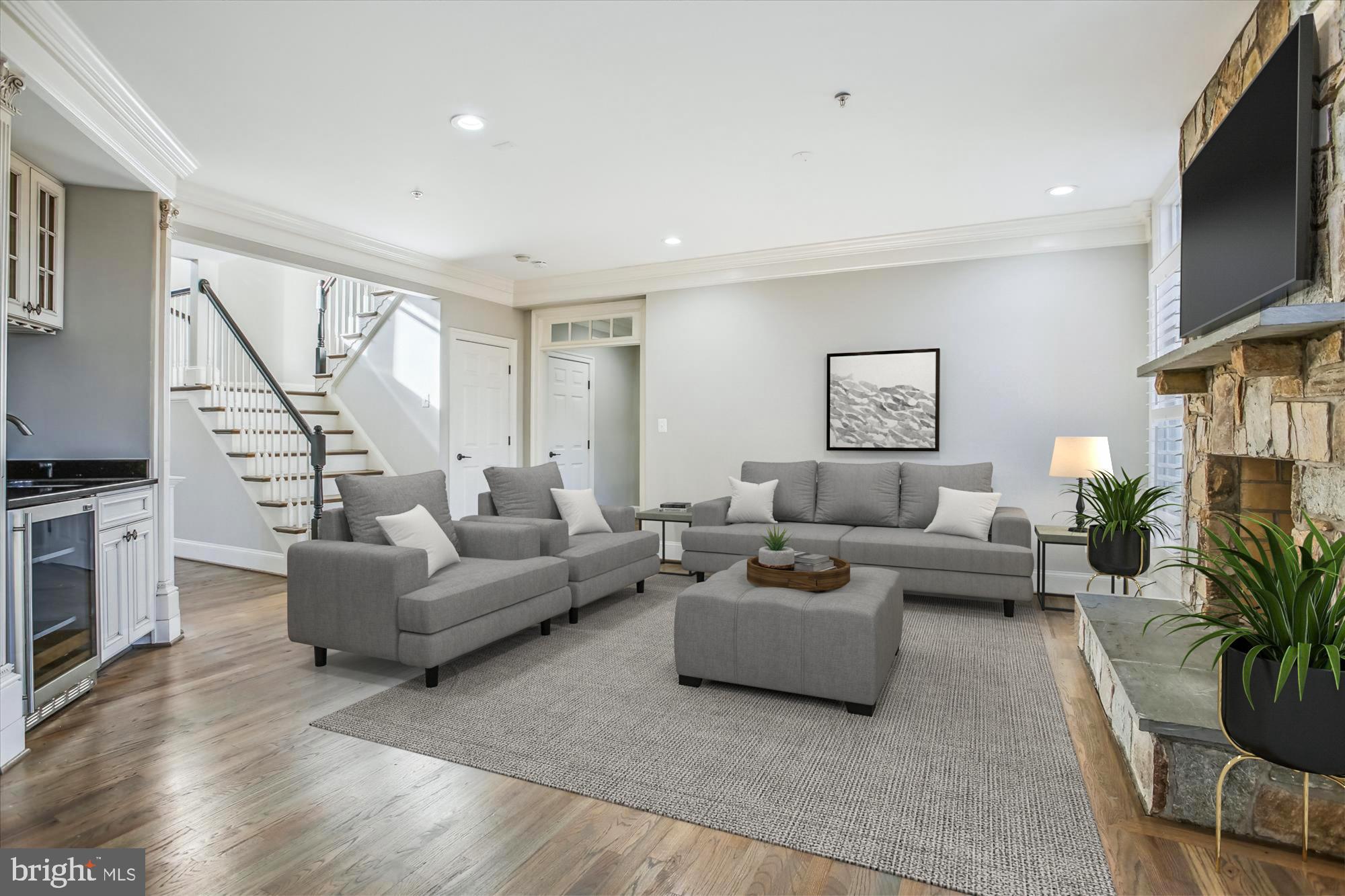 LYON HILL - Residential