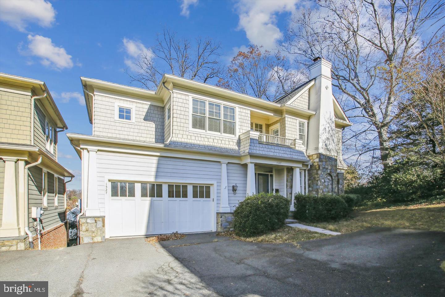 LYON HILL - Residential