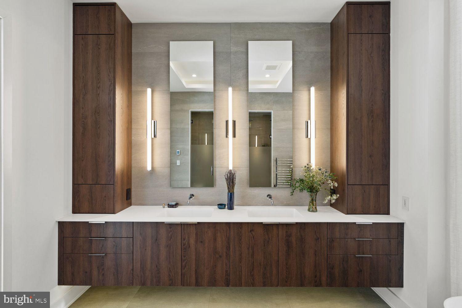 LOGAN SQUARE - Residential