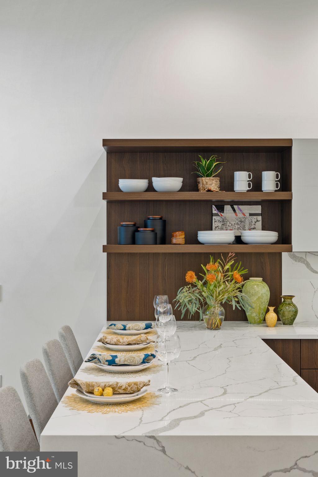 LOGAN SQUARE - Residential