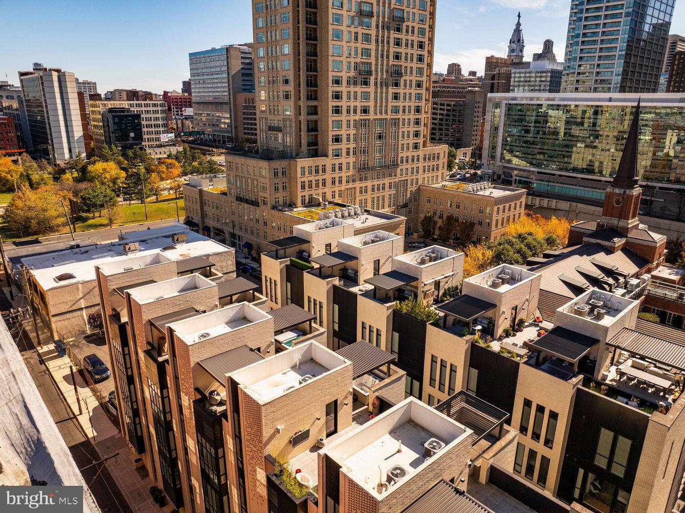 LOGAN SQUARE - Residential